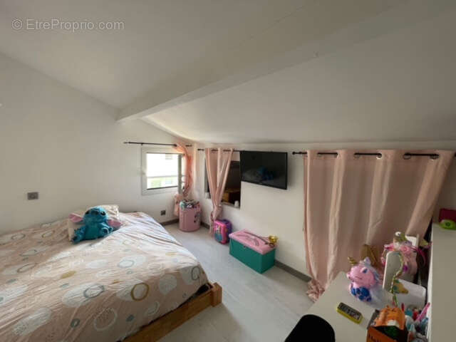 Maison à VIC-LA-GARDIOLE