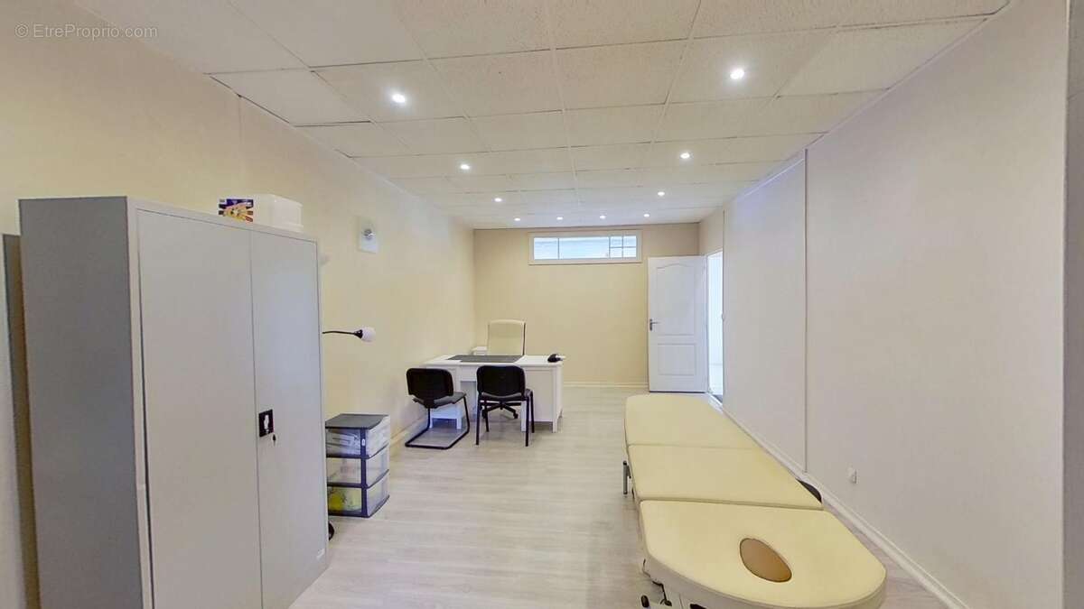 Commerce à LE CHAMBON-FEUGEROLLES