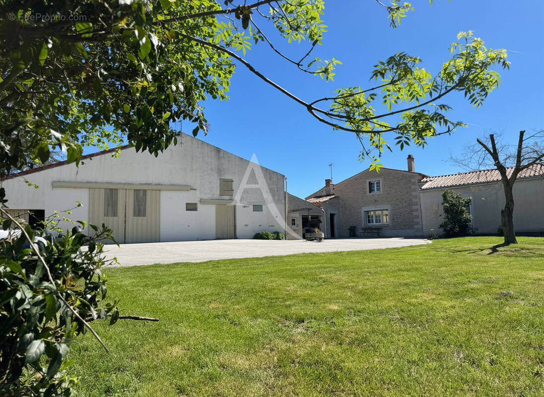 Maison à LE GUE-DE-VELLUIRE