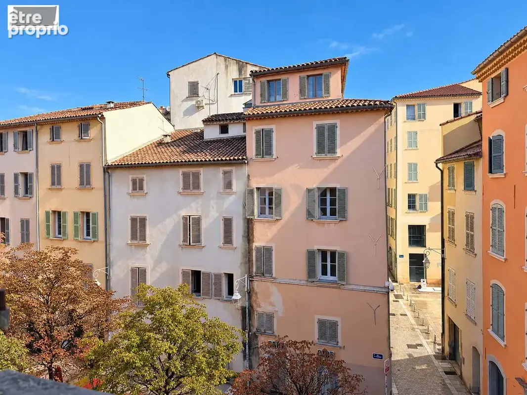 Toulon Centre Ville Lumineux T2 avec vue sur Place arborée - photo 2