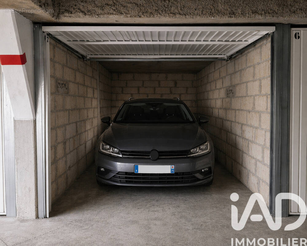 Photo 1 - Parking à CORBEIL-ESSONNES