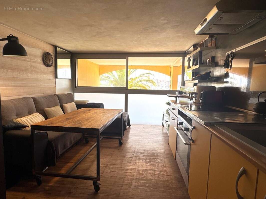 Commerce à GRUISSAN