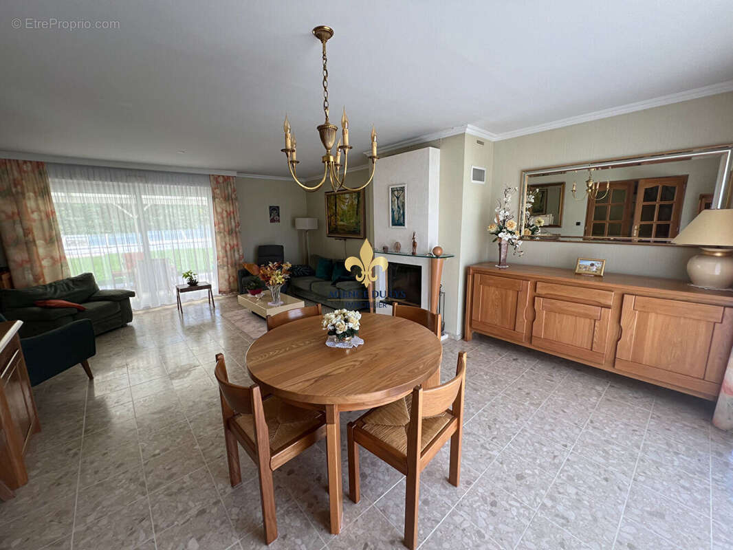 PROCHE CHANTILLY - Maison 5 pièces 138 m² avec jardin et piscine - photo 3