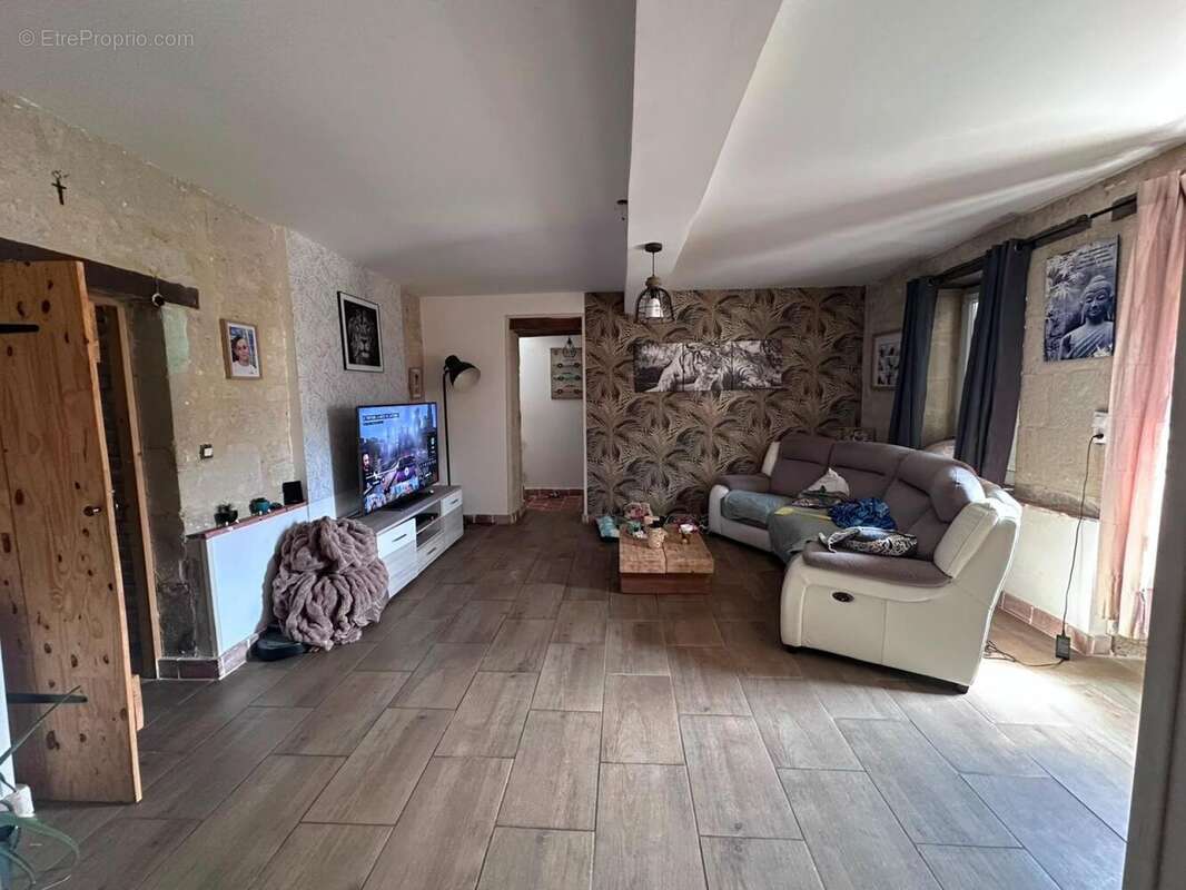 Maison 133 m² à Savigny-En-Veron  - photo 3