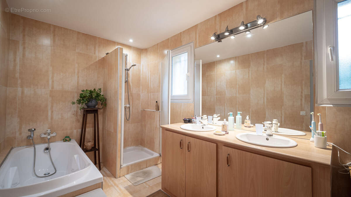 Maison à MONTELIMAR