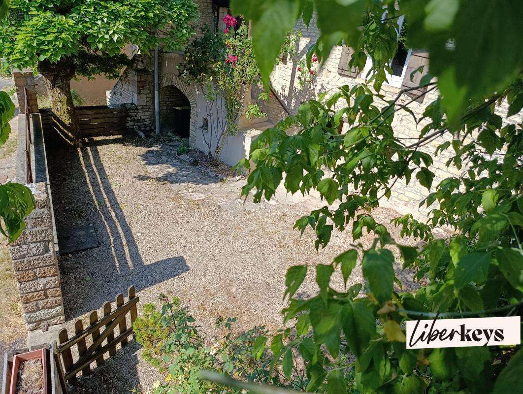 Maison en pierre -124 m² habitables - cour - terrasse - caves - 2/3 chambres - campagne - photo 19