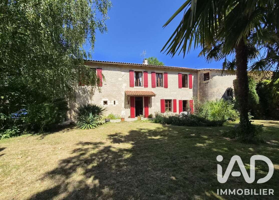 Maison 276 m² à Celles-Sur-Belle  - photo 2