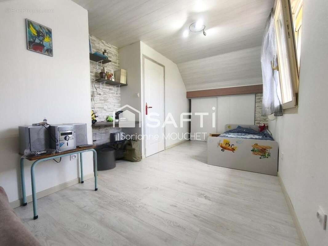 Maison 189 m² à Saint-Dizier-L'eveque  - photo 5
