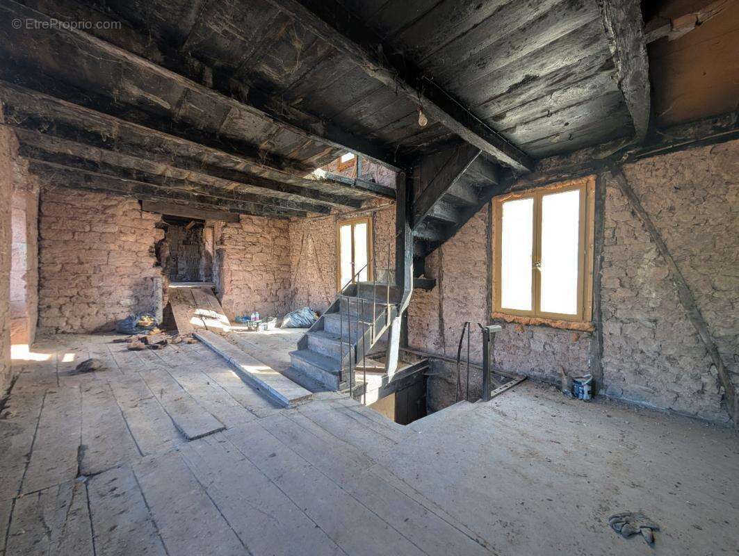 Maison à VILLECOMTAL