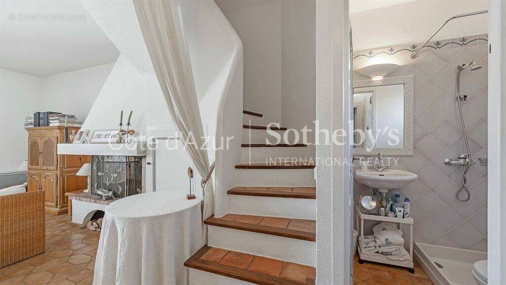 Maison avec amarrage privé à Port Grimaud – 3 chambres, piscine, Golfe de Saint-Tropez - photo 15