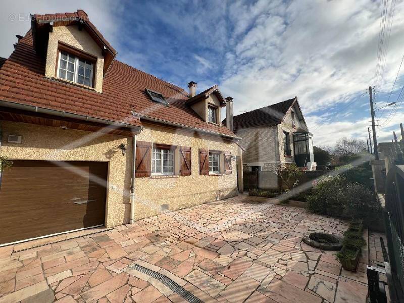 Maison à QUINCY-SOUS-SENART