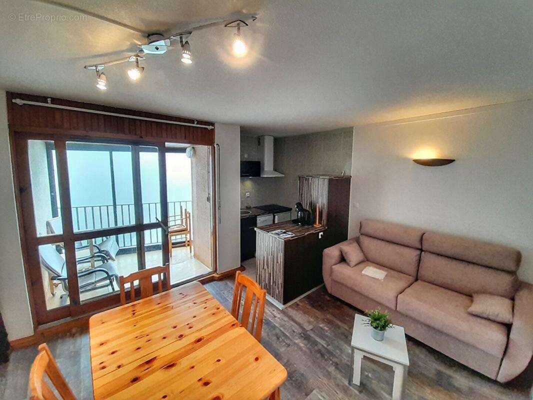 Appartement à EAUX-BONNES