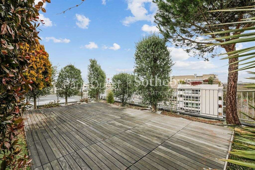 Appartement à NEUILLY-SUR-SEINE