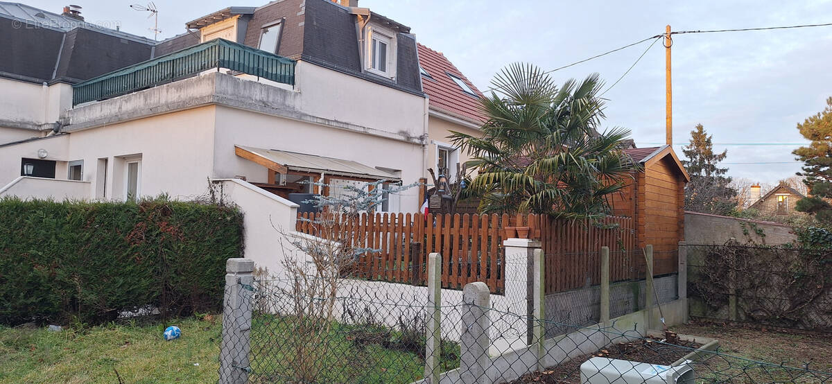 Appartement à SARTROUVILLE