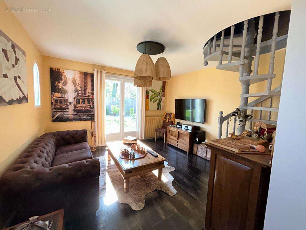 Maison à SAINT-SULPICE-ET-CAMEYRAC