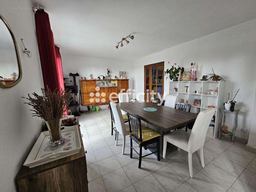 Appartement à VINON-SUR-VERDON