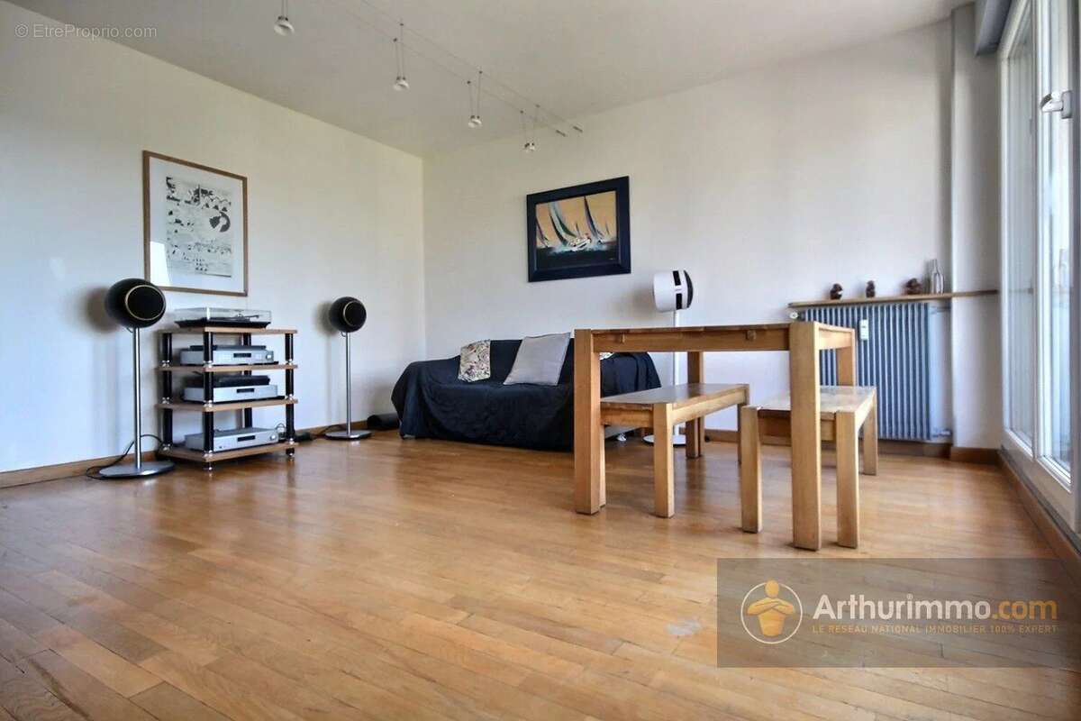 Appartement à CHARENTON-LE-PONT