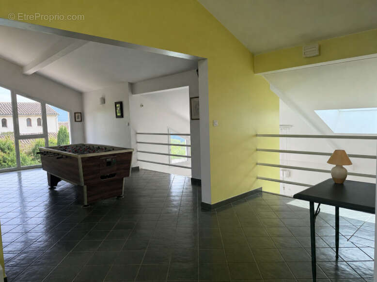 Maison à LA TOUR-EN-JAREZ