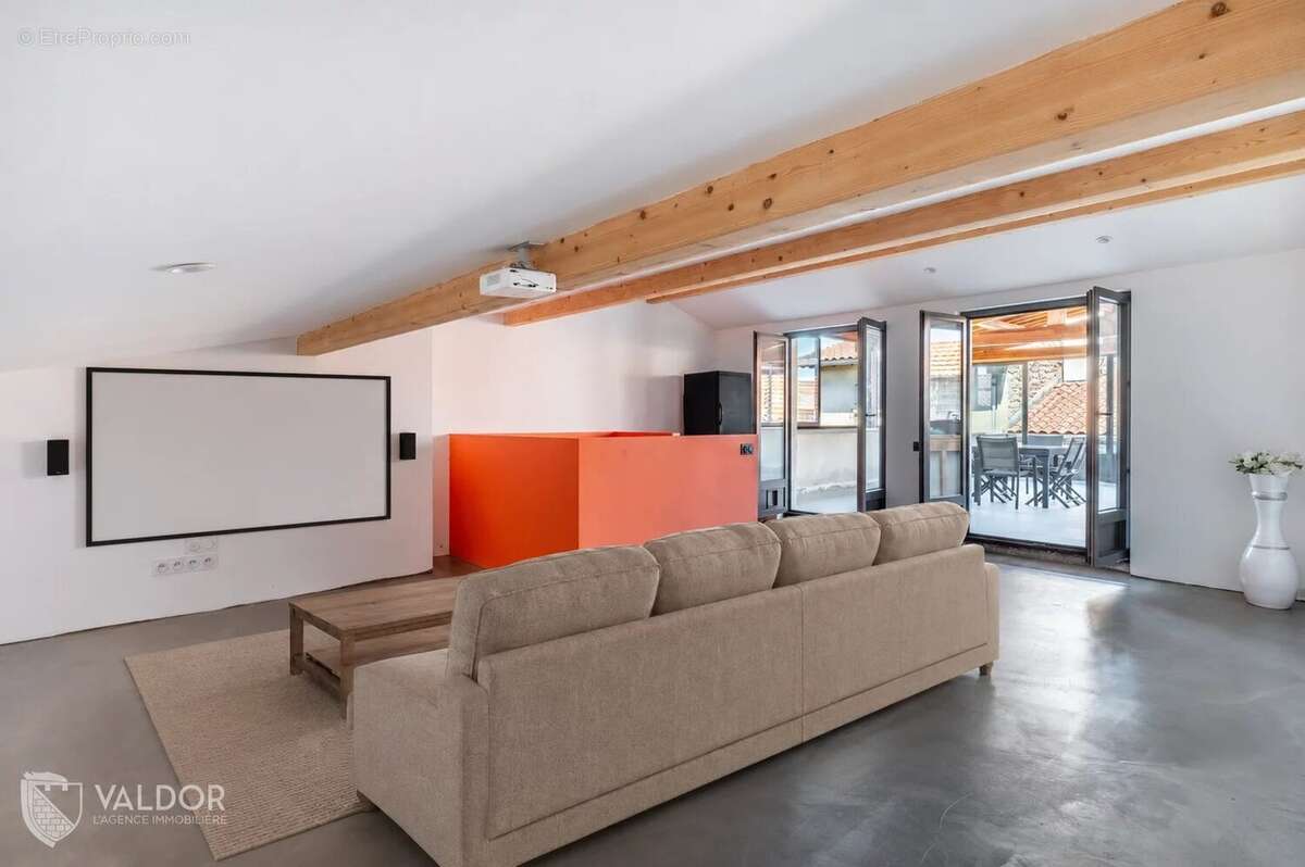 Maison de ville avec deux terrasses et garage - photo 3