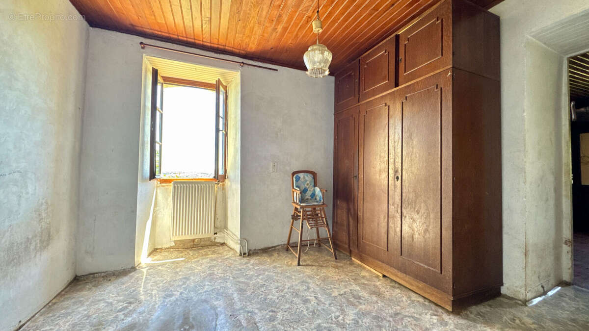 Corps de ferme 130m² hab - 6 bâtiments - photo 3