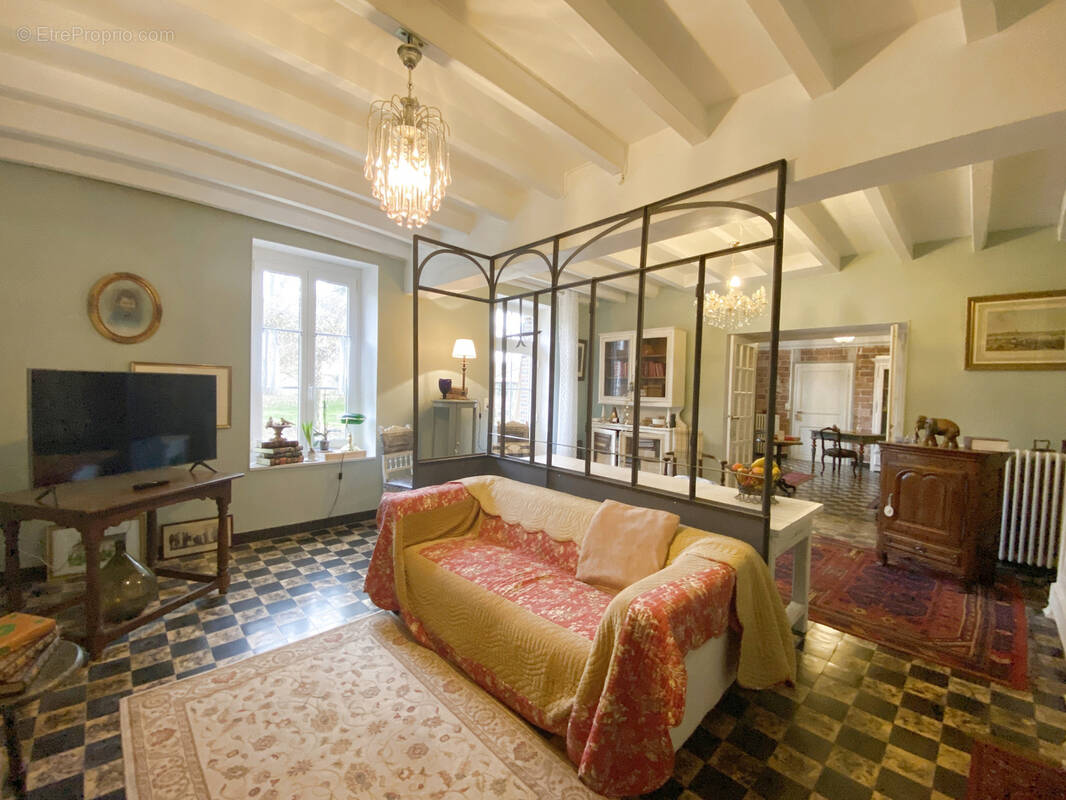 Maison à MAIZIERES-LA-GRANDE-PAROISSE