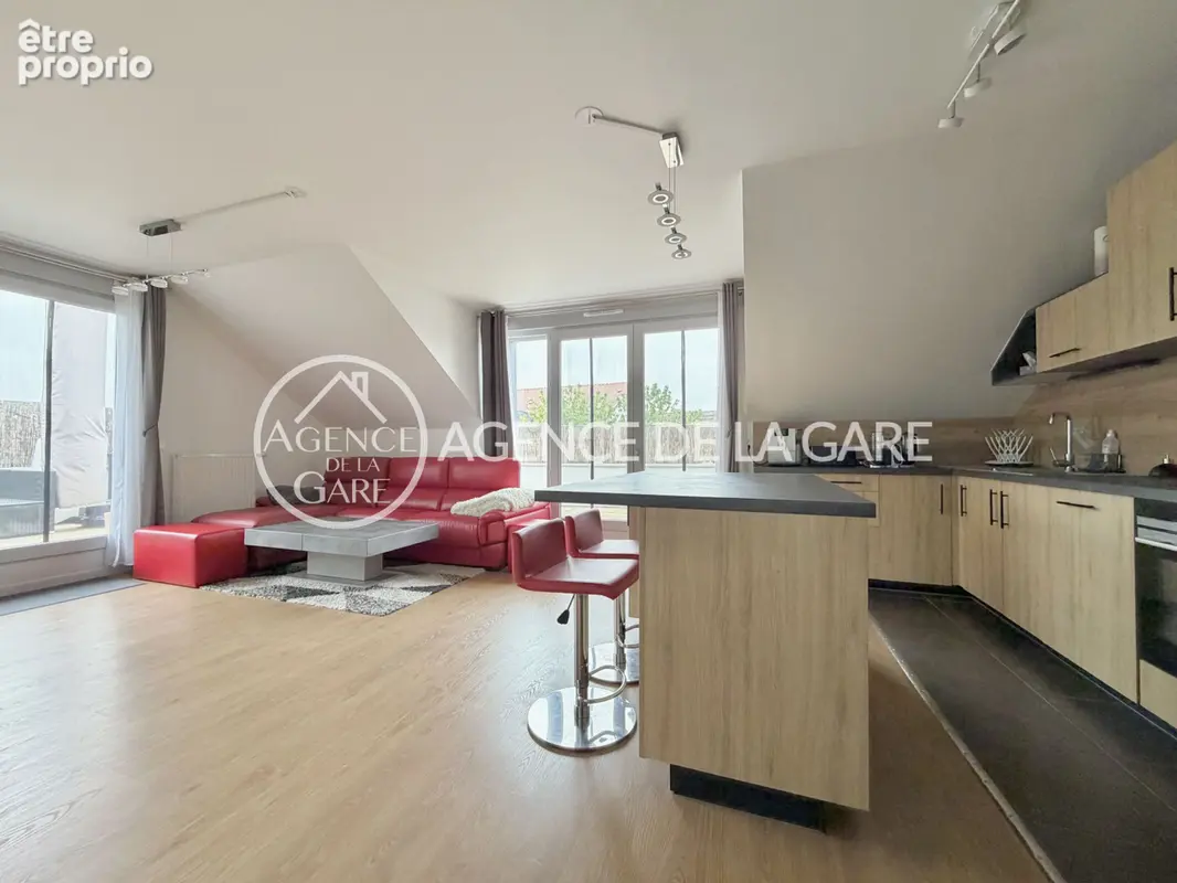 Appartement 5 pièces 95 m² à vendre à Combs-La-Ville (77380) - photo 1