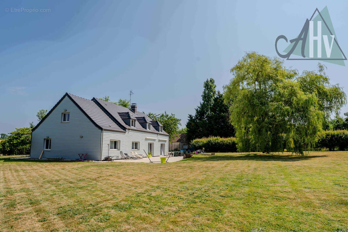 89 - Propriété d'exception, 9 pièces 250 m2 environ, 2500 m2 terrain - photo 2