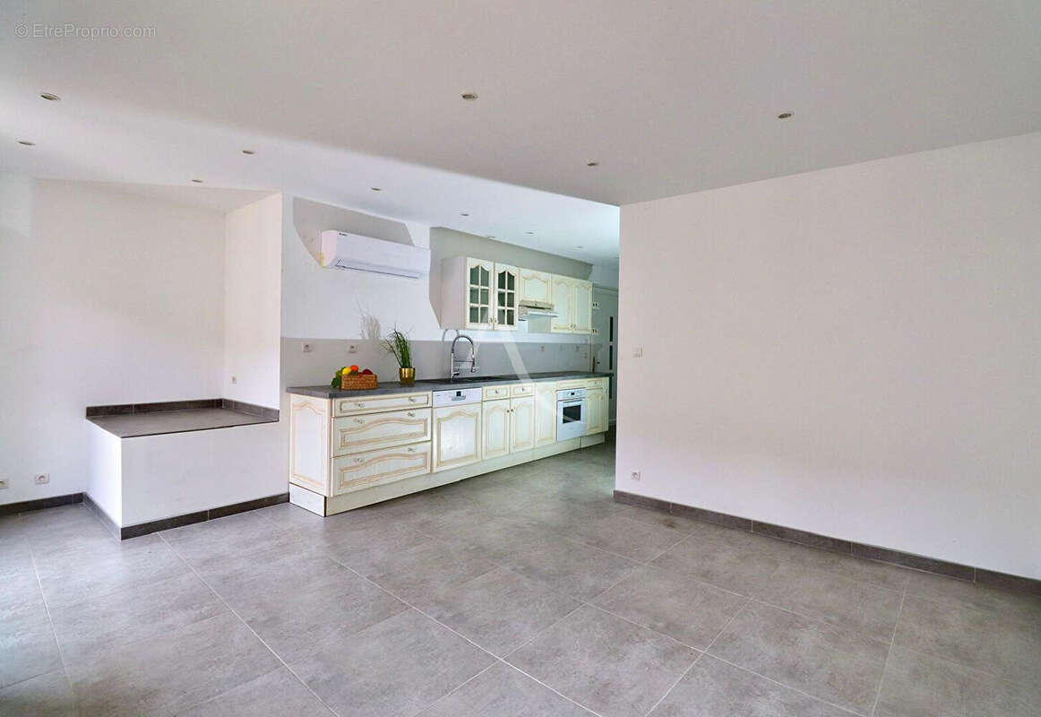 Appartement à GINASSERVIS