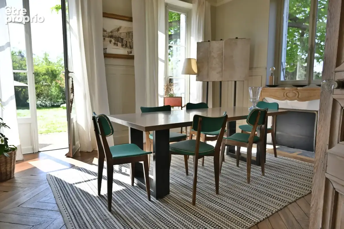 Exclusivité  Expertimo  Maison de caractére offrant élégance, histoire,  prestations raffinées et discrétion a - photo 6