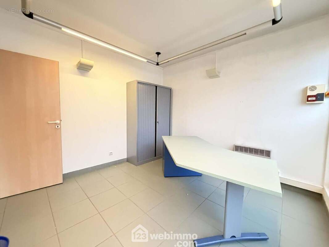 Un deuxième bureau de 10 m² - Commerce à LAON