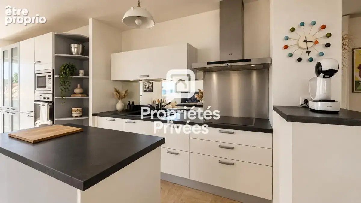 Hyères Port - T4 de 91 m2 avec terrasse, vue mer, piscine et garage - photo 8