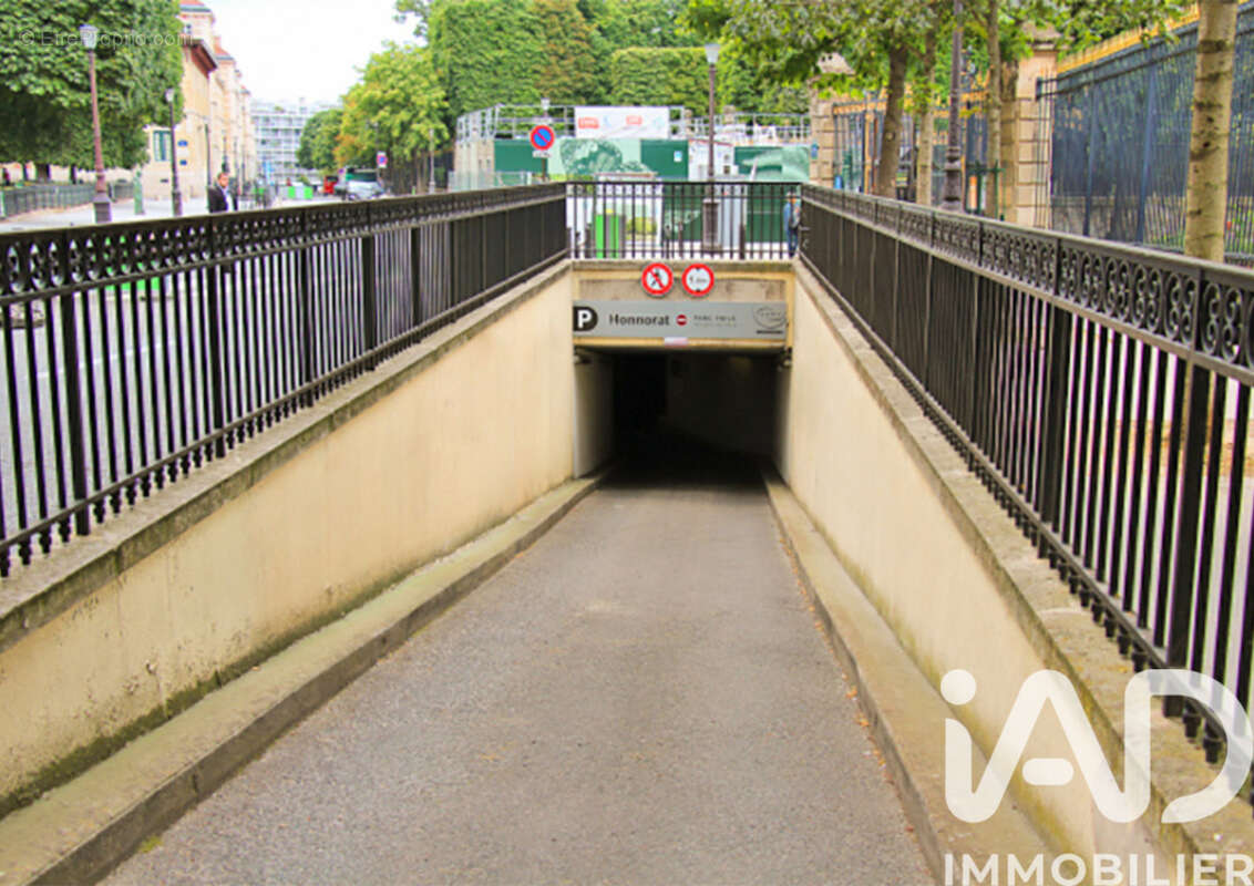 Photo 4 - Parking à PARIS-6E