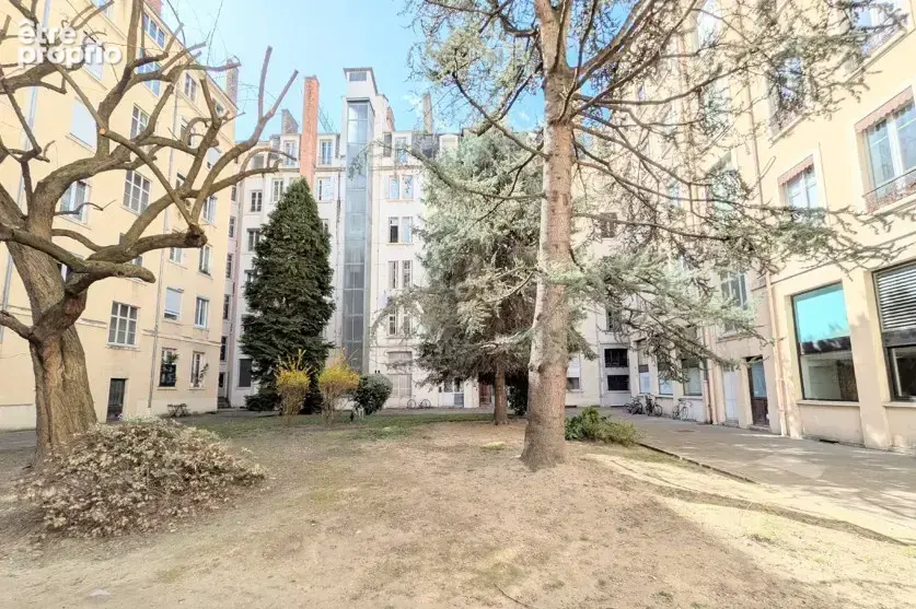 Appartement d’exception, cachet ancien sublimé, balcon plein Ouest, immeuble Haussmannien de standing - photo 2
