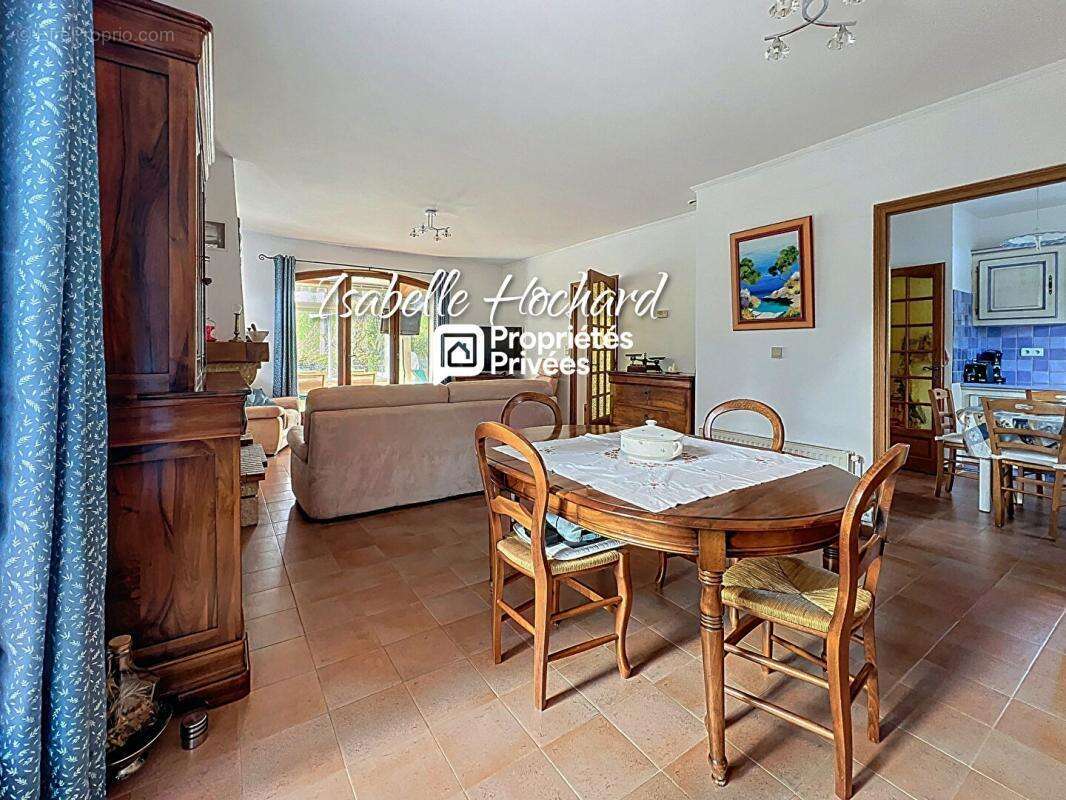Maison Saint Maximin La Sainte Baume 5 pièce(s) 123 m² - photo 8