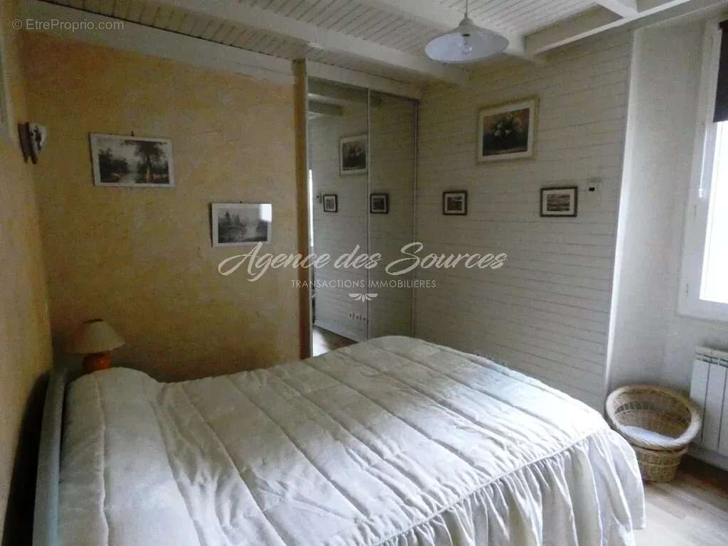 Appartement à VARAGES