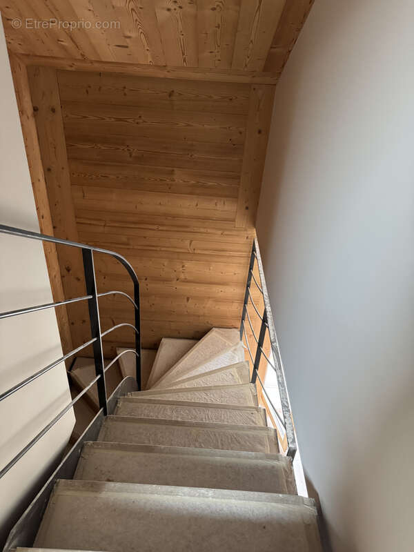 T3 en Duplex avec terrasse et stationnement - photo 3