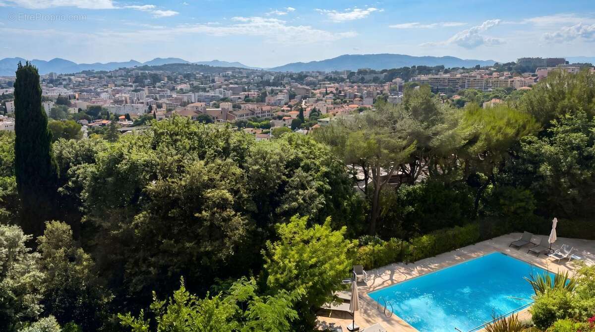 Appartement à LE CANNET