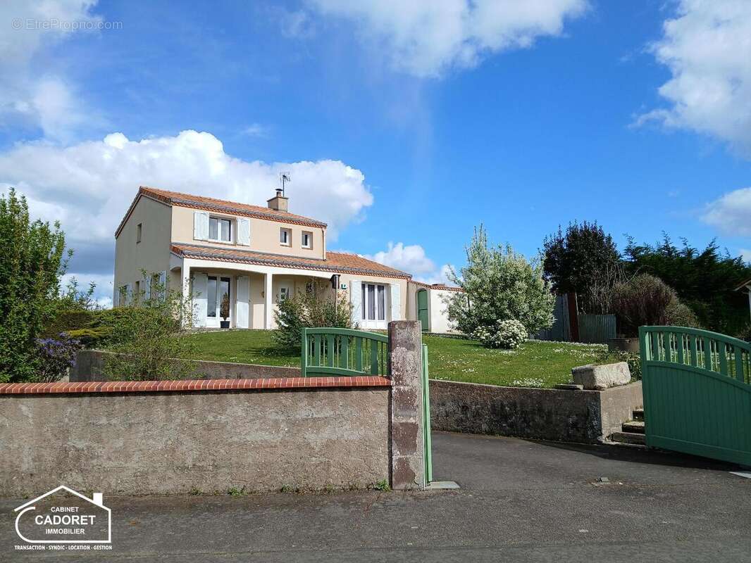   - Maison à SAINT-VIAUD