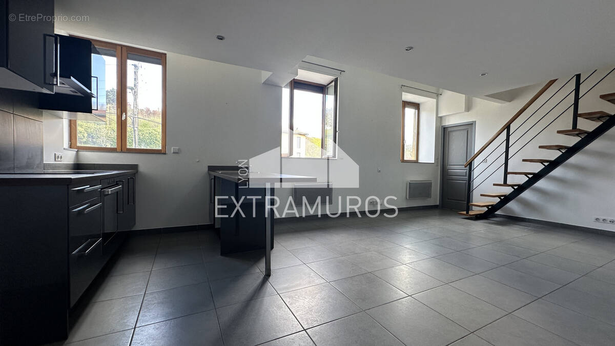 Appartement à L'ARBRESLE