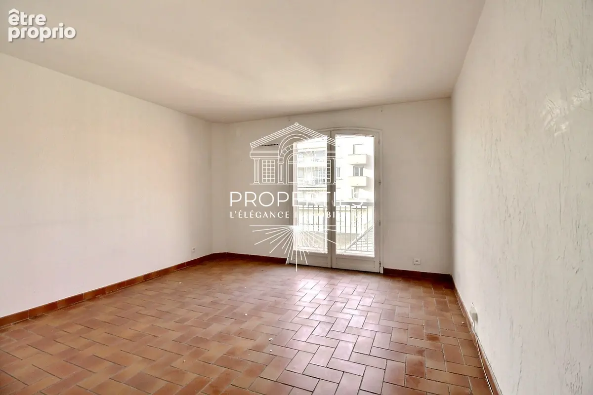 Sainte-maxime - centre ville - t3 traversant - 73m² - balcons - ascenseur - cave - photo 4