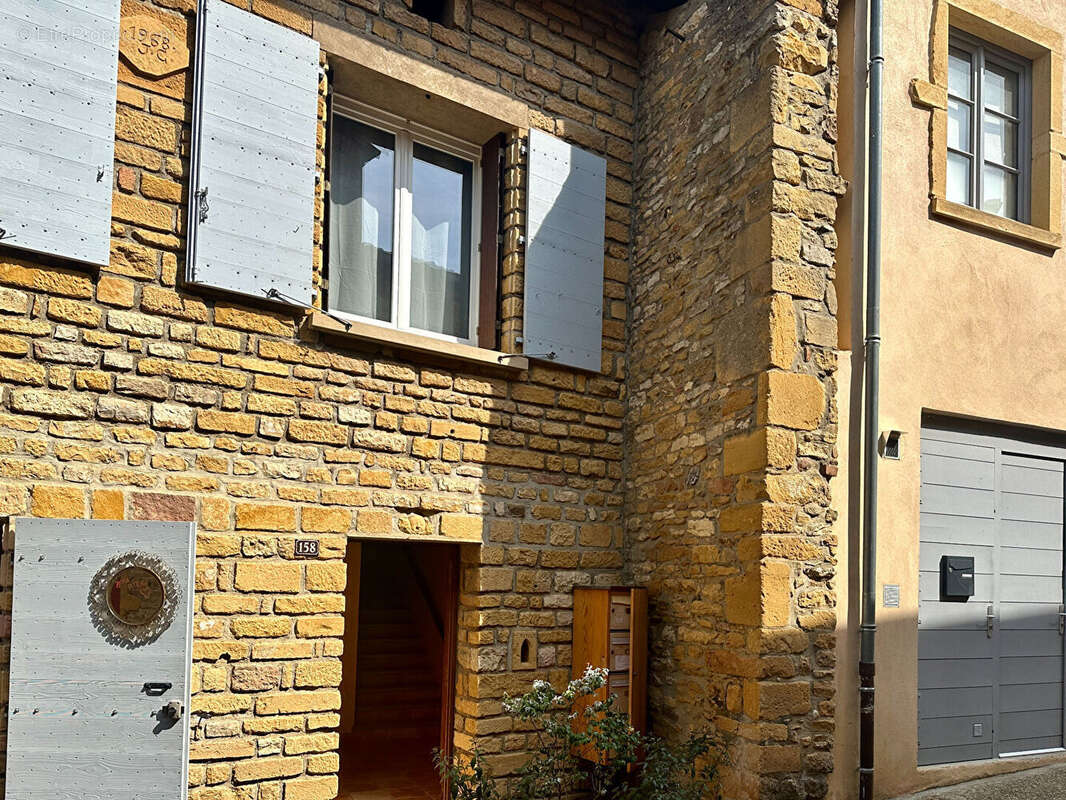 Oingt - Appartement T3 de 75 m² avec terrasse, vue  et garage - photo 12
