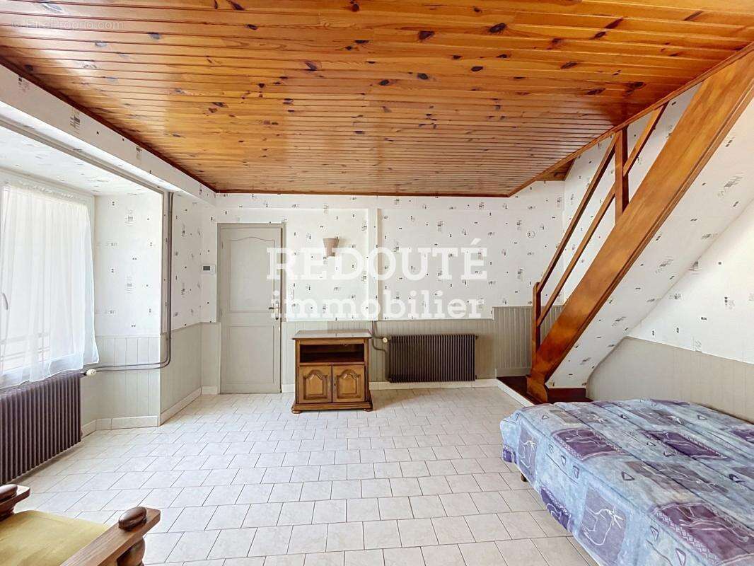 Grande maison T8 environ 250m²  - Hangar - Jardin - Crugny - photo 8