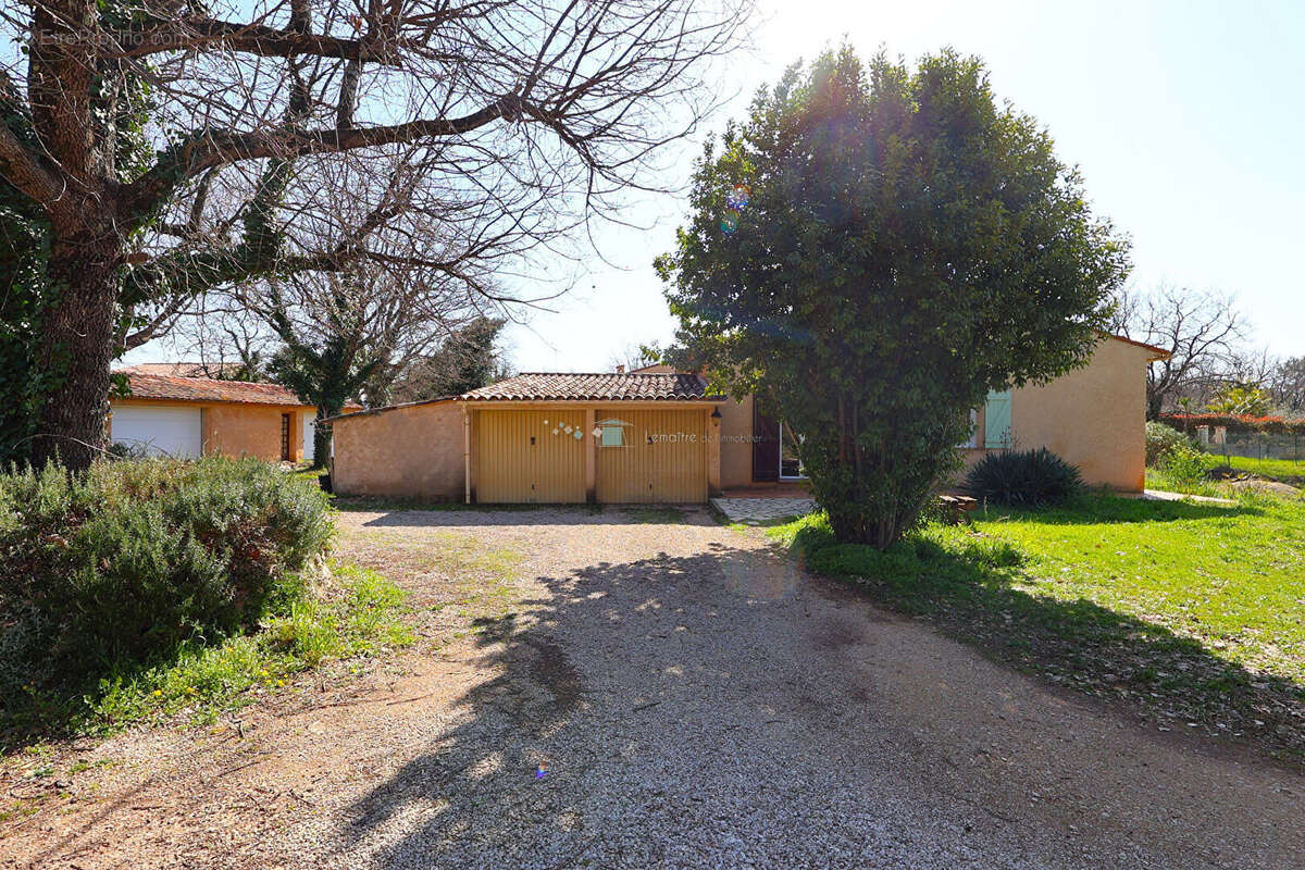 Maison à SAINT-CEZAIRE-SUR-SIAGNE