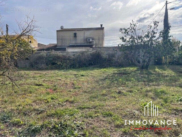 Terrain à GIGNAC-LA-NERTHE