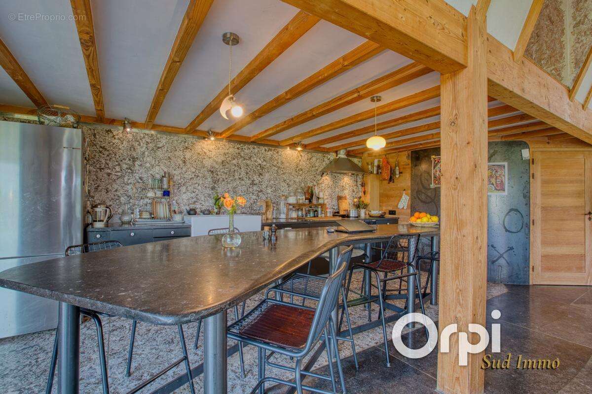 Appartement à ALBA-LA-ROMAINE