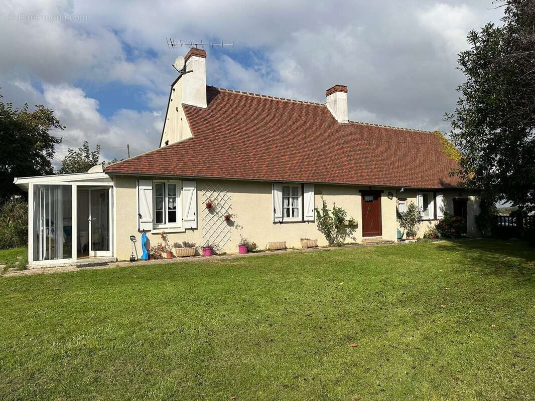 Maison à MONTGIVRAY