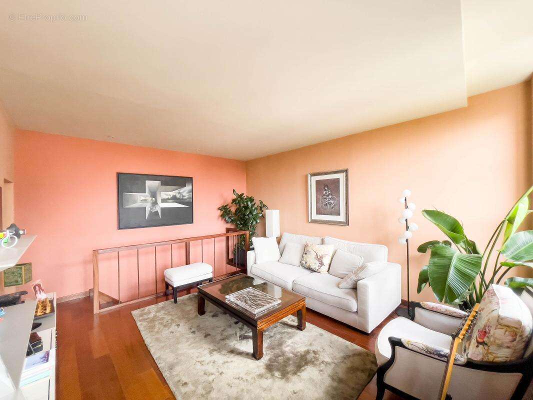 Appartement à PARIS-1E