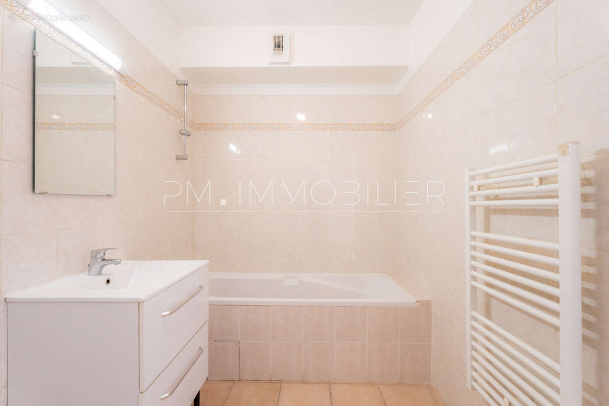 Appartement à MARSEILLE-5E