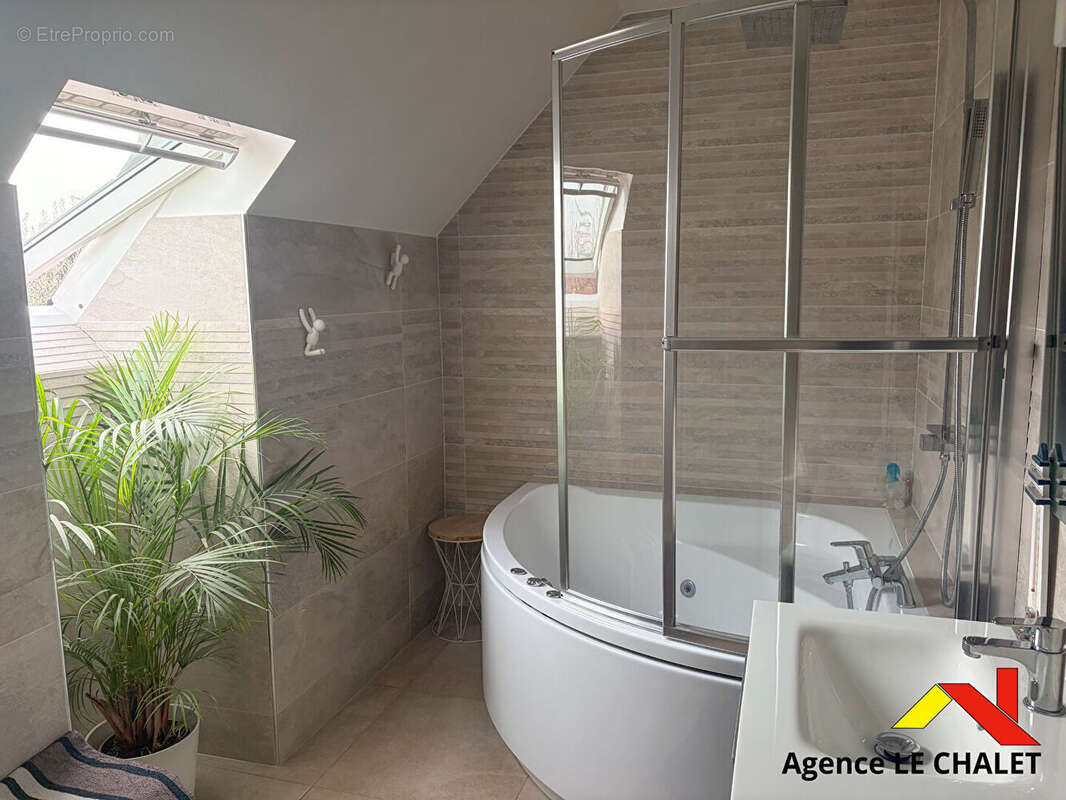 Maison à VILLENEUVE-LE-ROI