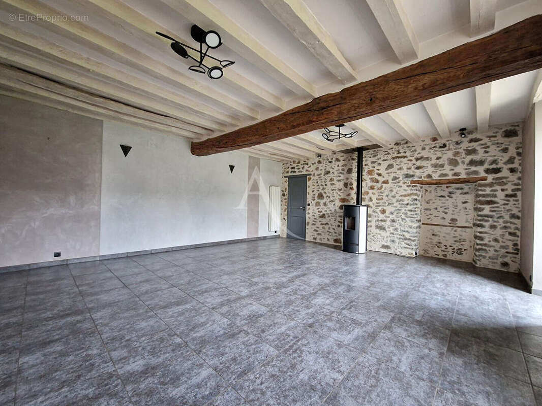 Maison à SAINT-GERMAIN-LE-FOUILLOUX